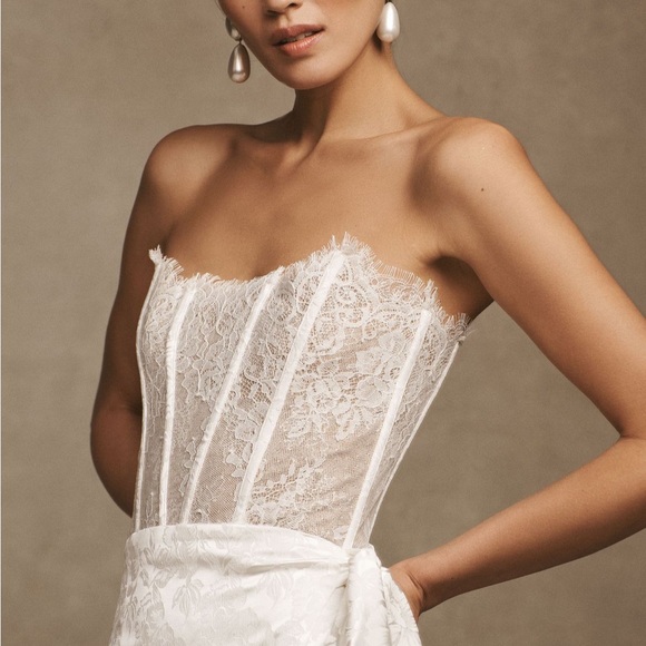 V. Chapman Jeanine corseted strapless wrap gown with jacquard skirt. - Picture 3 of 4